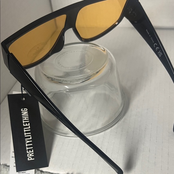PrettyLittleThing Black Frame Sunglasses with Yellow Lenses - Picture 3 of 5